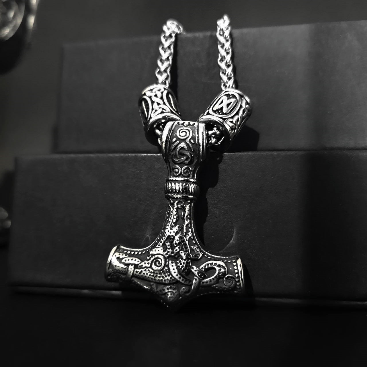 Colierul Thor's Hammer Rune_viking_century